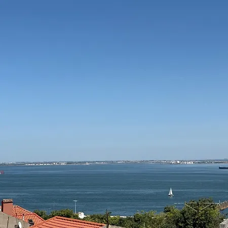 Alfama Charm - Authentic Apartamento Lisboa