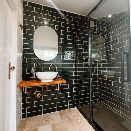 Alfama Charm - Authentic Apartment *